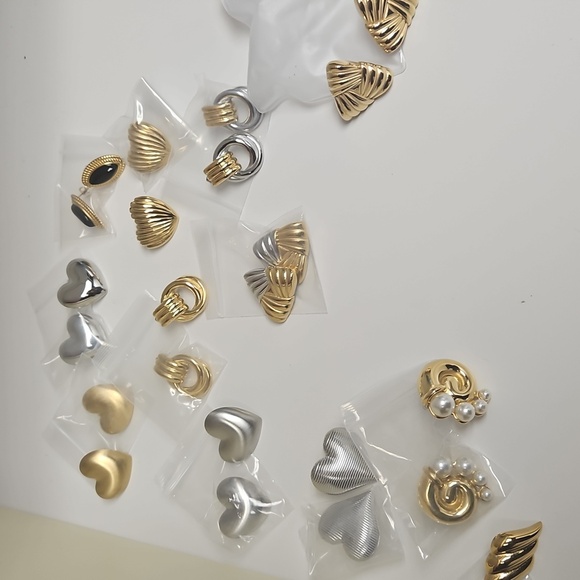 Nwt heaven mayhem similar knot earring - Picture 6 of 6